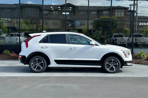 2025 Kia Niro SX