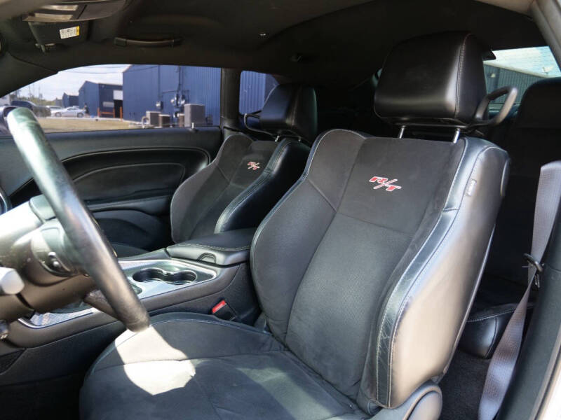 2015 Dodge Challenger R/T Scat Pack Shaker