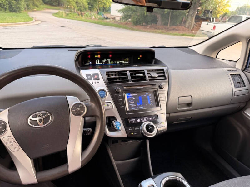 2013 Toyota Prius v Five