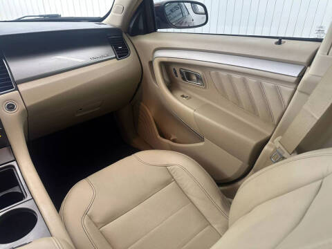 2018 Ford Taurus SEL