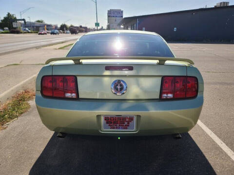 2005 Ford Mustang V6 Deluxe