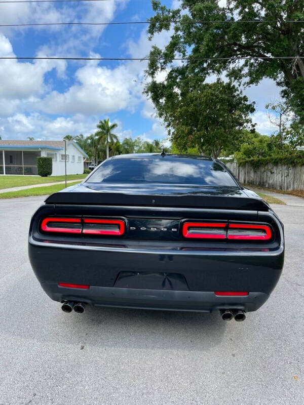 2018 Dodge Challenger SXT Plus