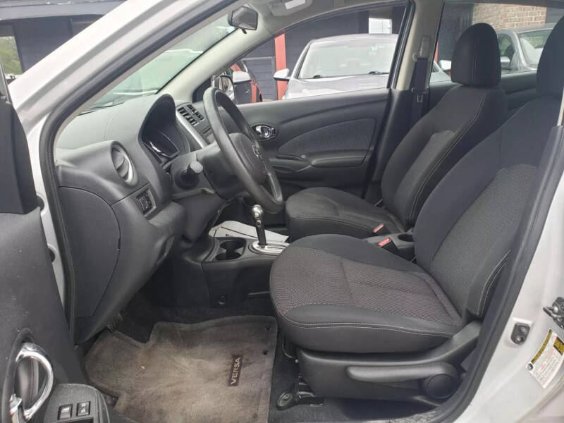 2014 Nissan Versa Sedan SV photo 10