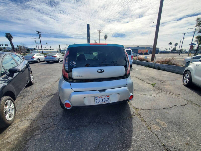 2016 Kia Soul +