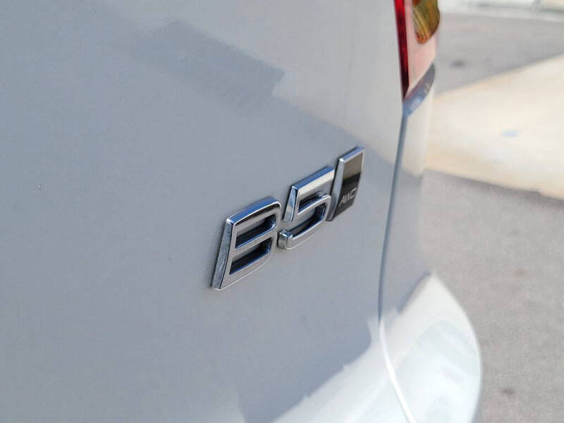2023 Volvo XC40 B5 Plus Bright Theme
