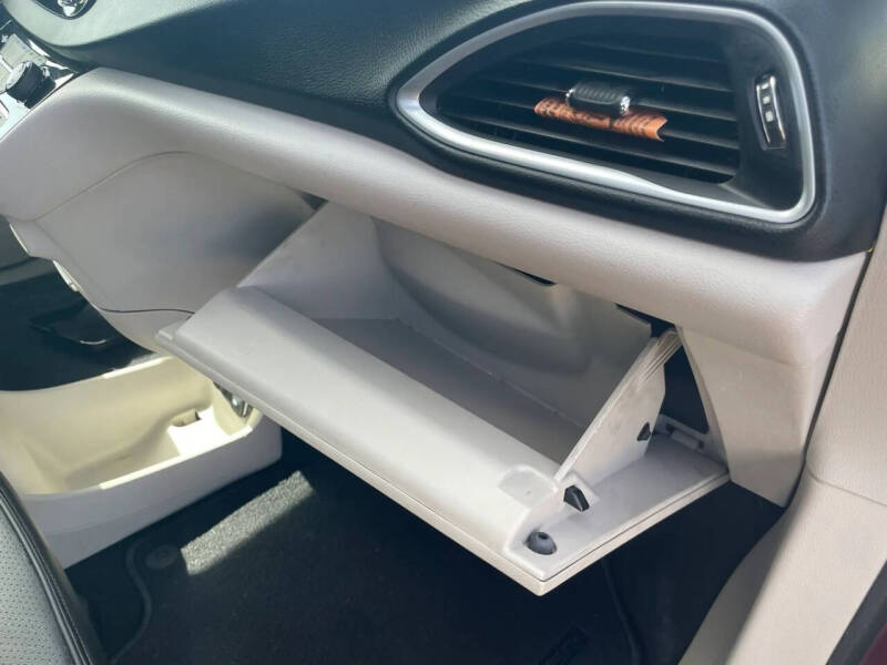 2017 Chrysler Pacifica Touring-L Plus