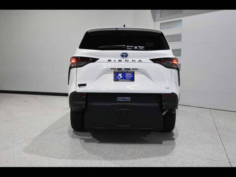 2025 Toyota Sienna LE 8-Passenger