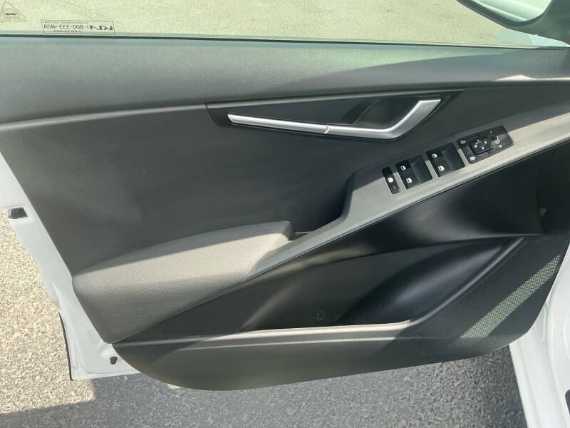 2023 Kia Niro LX