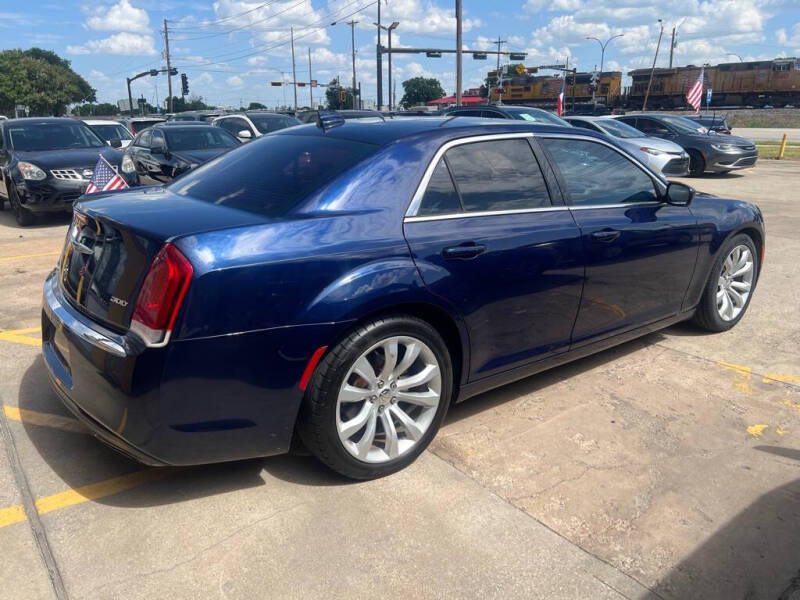 2017 Chrysler 300 Limited