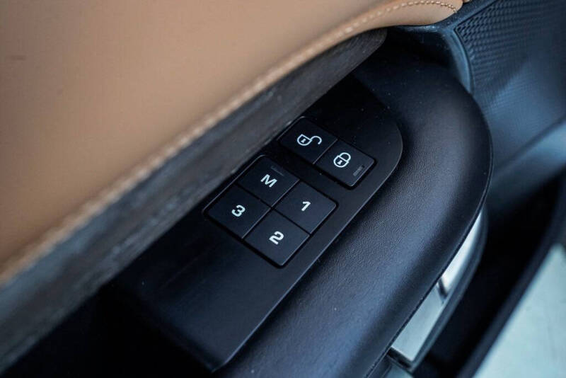 2020 Land Rover Discovery HSE Luxury