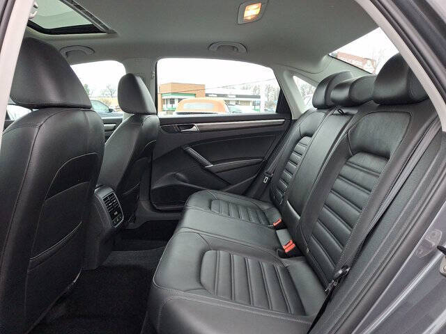 2017 Volkswagen Passat 1.8T SEL Premium