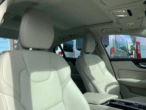 2023 Volvo S60 B5 Plus Dark Theme