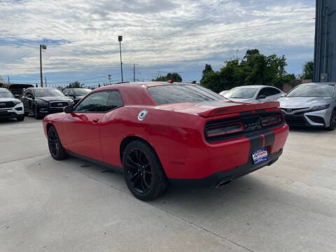 2016 Dodge Challenger SXT Plus