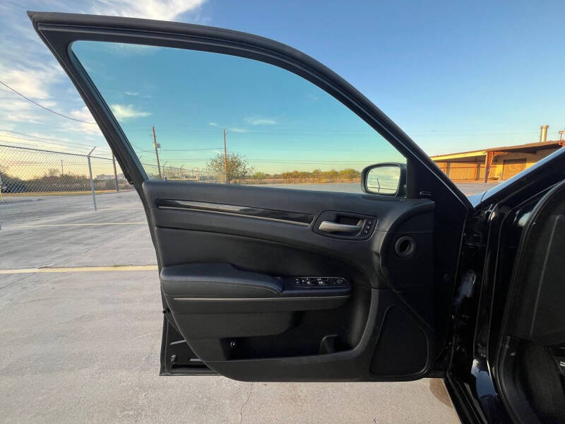 2014 Chrysler 300 C John Varvatos Limited Edition