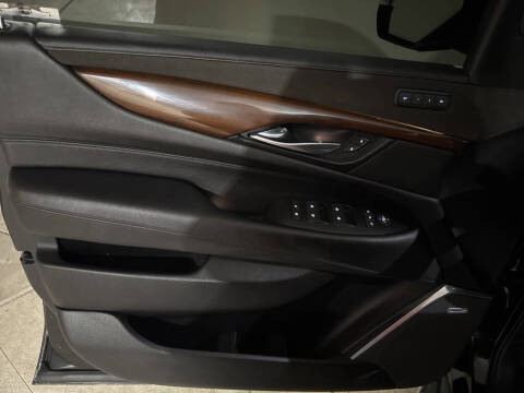 2019 Cadillac Escalade Standard