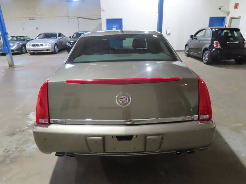 2011 Cadillac DTS Luxury Collection
