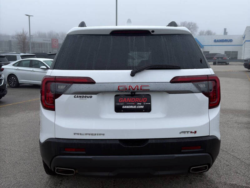 2022 GMC Acadia AT4