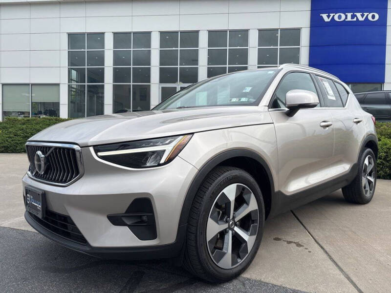2023 Volvo XC40 B5 Plus Bright Theme