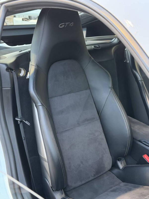 2016 Porsche Cayman GT4