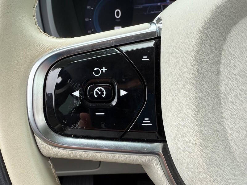 2023 Volvo XC90 Recharge T8 Ultimate Bright Theme 7P