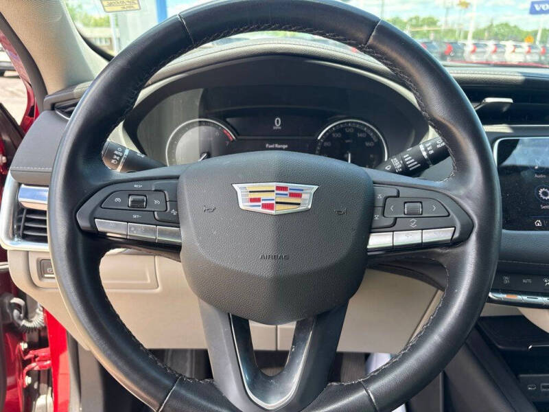 2022 Cadillac XT4 Luxury
