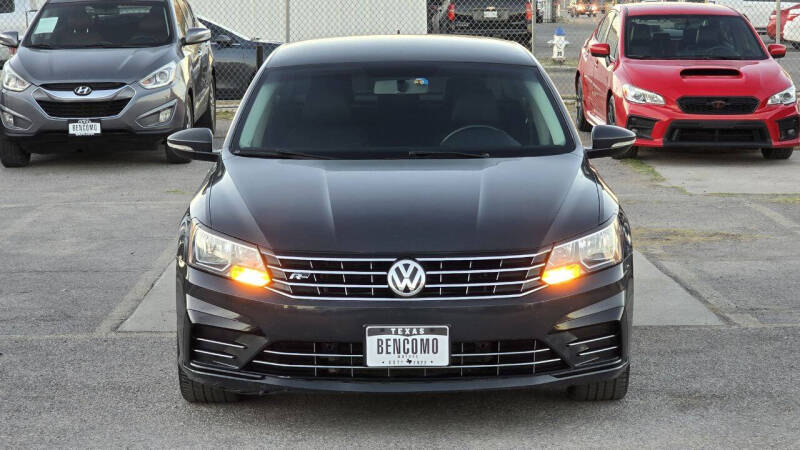 2017 Volkswagen Passat R-Line photo 3