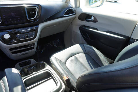2017 Chrysler Pacifica Touring-L