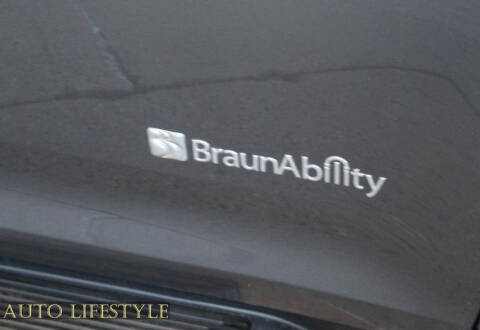 2013 Toyota Sienna SE 8-Passenger