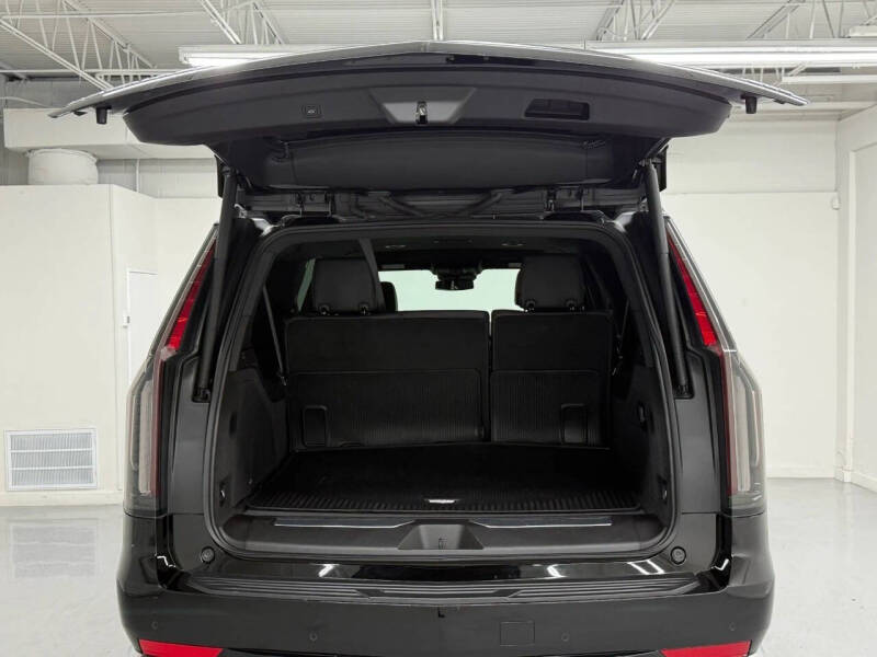 2023 Cadillac Escalade ESV Luxury