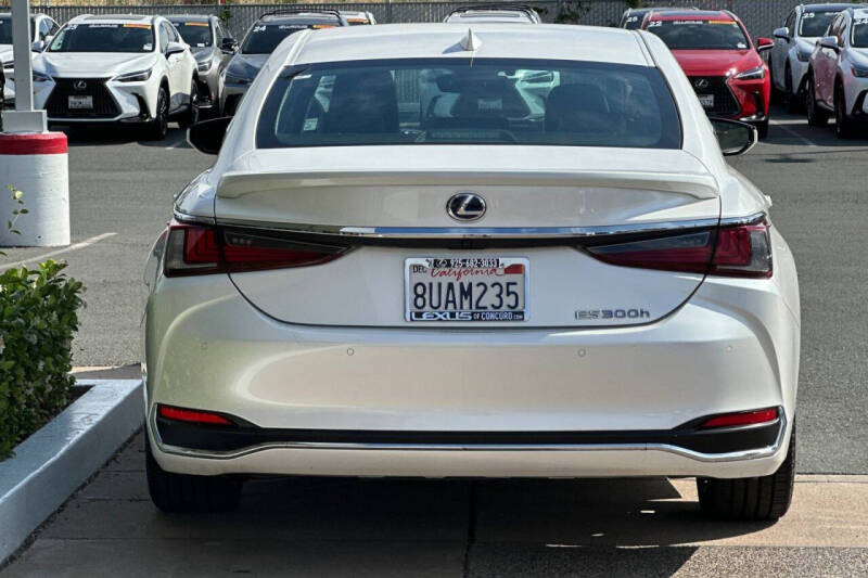 2020 Lexus ES 300h