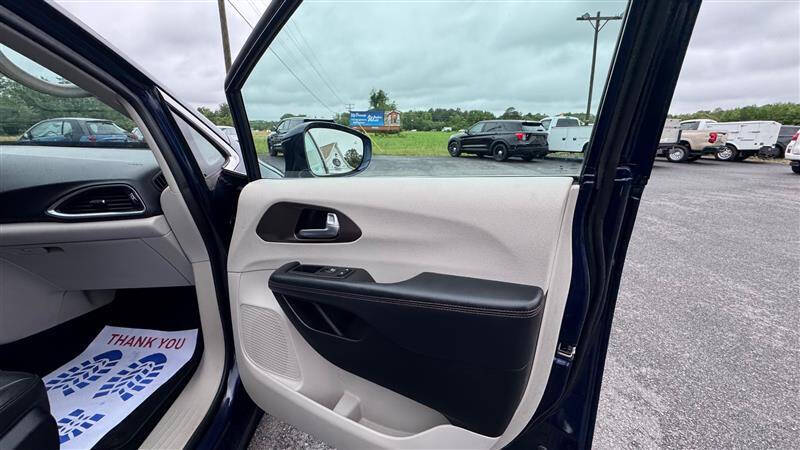 2017 Chrysler Pacifica Touring-L Plus