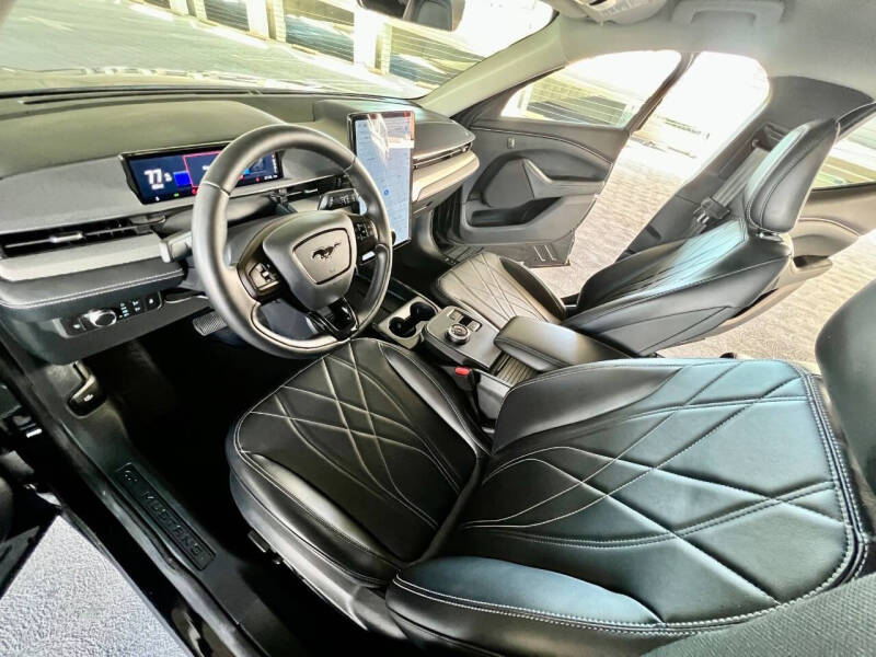 2022 Ford Mustang Mach-E Select