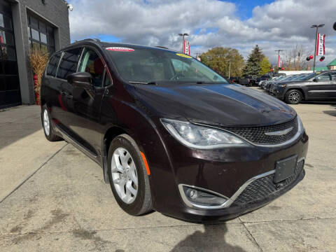 2017 Chrysler Pacifica Touring-L Plus