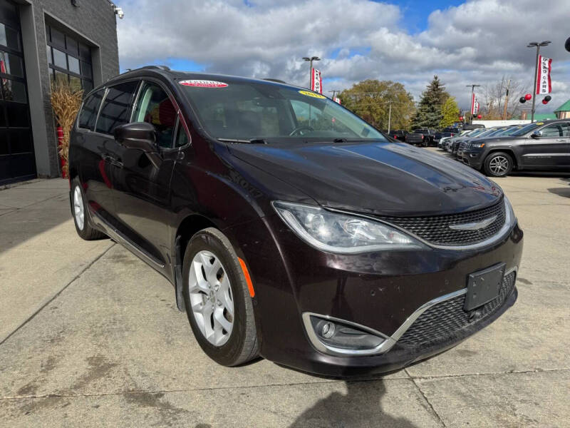 2017 Chrysler Pacifica Touring-L Plus