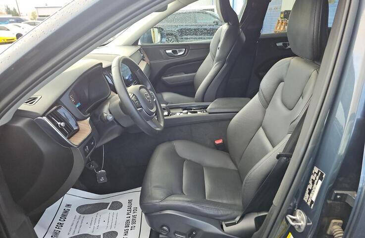 2022 Volvo XC60 B5 Momentum