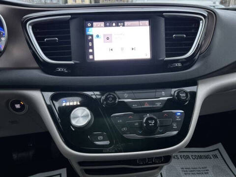 2022 Chrysler Voyager LX