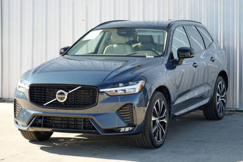 2023 Volvo XC60 B5 Plus Dark Theme