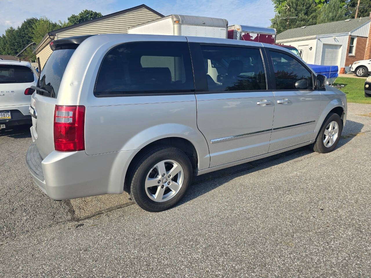 2008 Dodge Grand Caravan for sale at QUEENSGATE AUTO SALES in York, PA