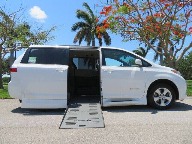 2016 Toyota Sienna LE Mobility 7-Passenger