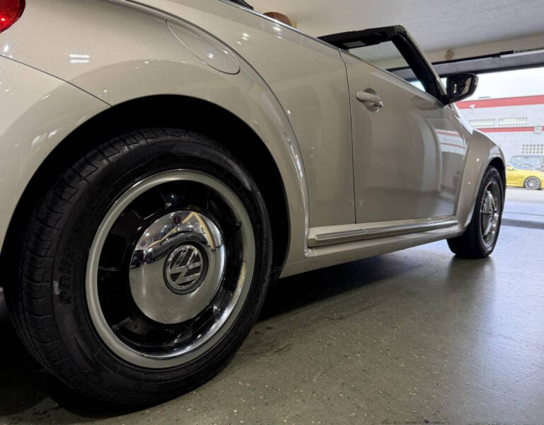 2015 Volkswagen Beetle Convertible 1.8T Classic PZEV