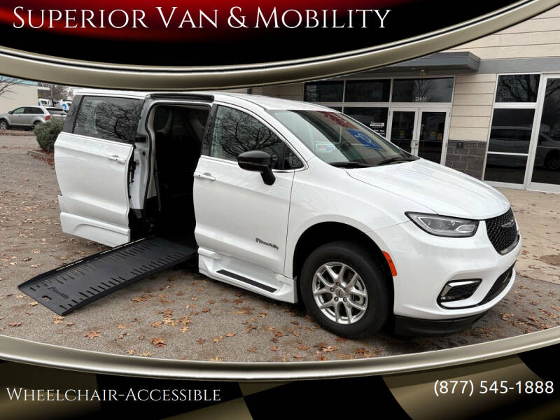 2024 Chrysler Pacifica Touring L