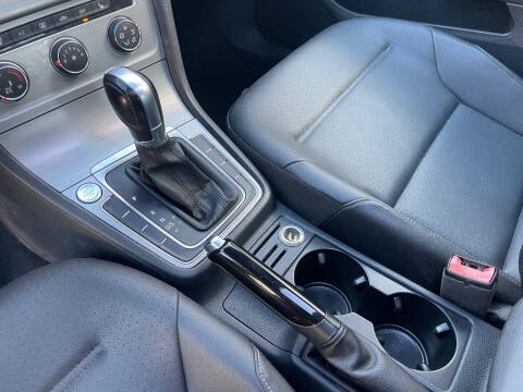 2016 Volkswagen Golf TSI SE