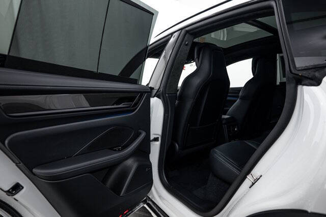 2025 Porsche Macan Turbo Electric