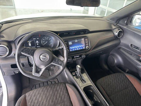 2023 Nissan Kicks SR