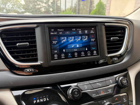 2020 Chrysler Pacifica Touring L