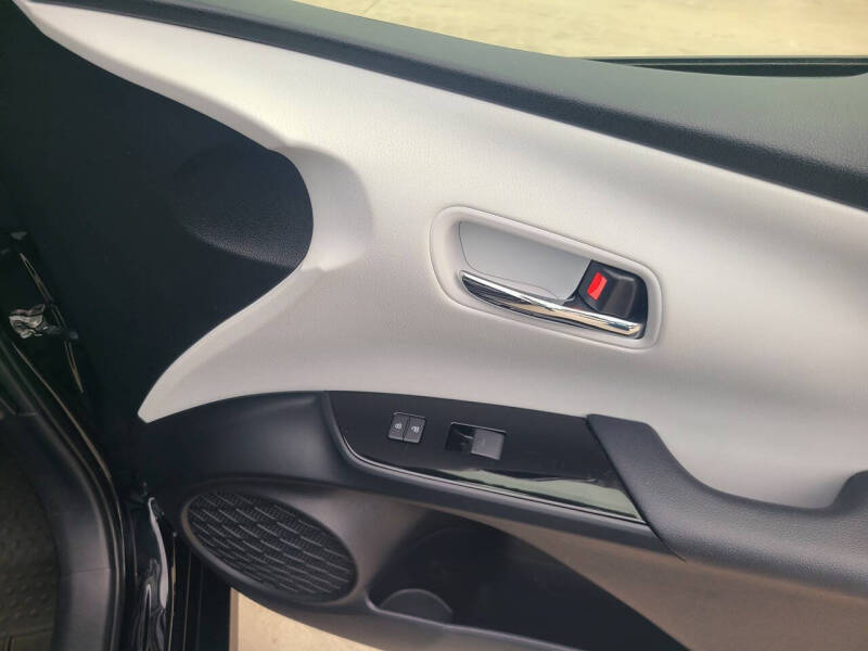 2022 Toyota Prius L Eco