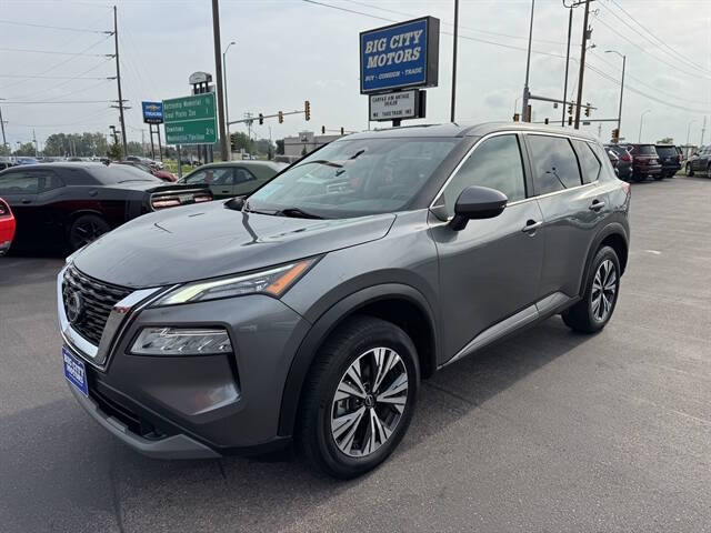 2022 Nissan Rogue SV's photo