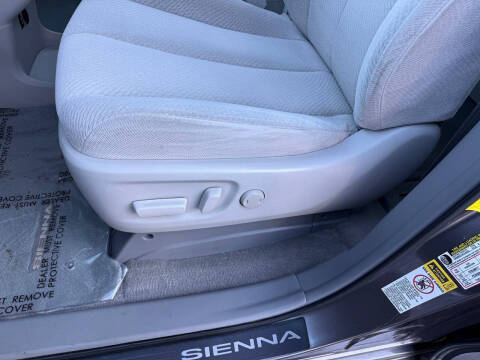2012 Toyota Sienna LE 8-Passenger