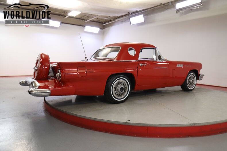 1957 Ford Thunderbird