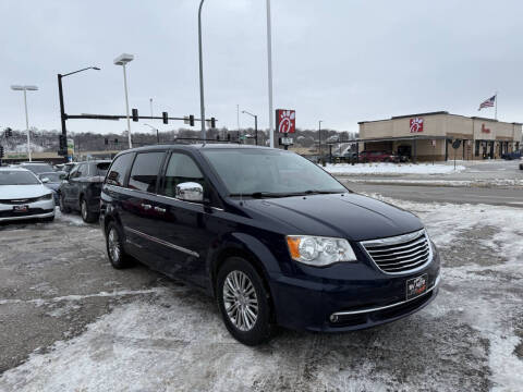 2013 Chrysler Town and Country Touring-L